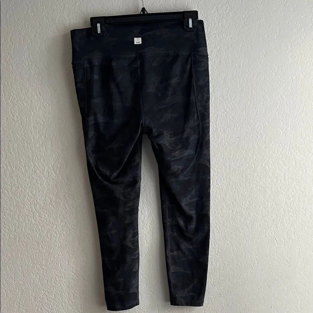 Vuroi Women's Black and Gray Camouflage Leggings in Size L - Picture 4 of 9